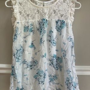 Woman's Dressy Sleeveless Shirt